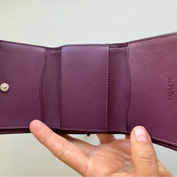 Absolutely new coach wallet. Authentic item from boutique in Aventura mall - Picture 8 of 8